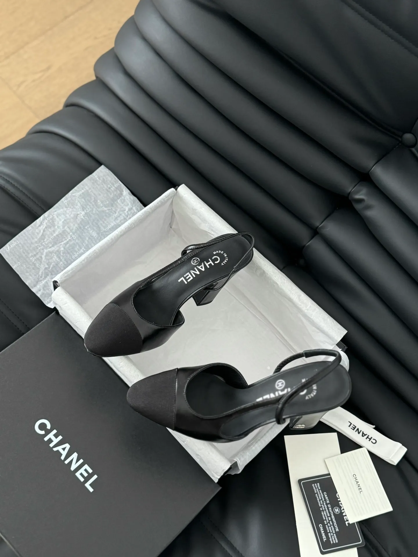 Factory direct sales p500🐘🐘Women's shoes, women's clothing, Chanel classic slingback sandals, I have been making this model for the past few years. This year, we will re-purchase the version and make a detailed copy again. I found that the upper lines and body comfort of the new version have been slightly adjusted! The brand won't say anything because the overall appearance difference is not big and it doesn't affect wearing. All colors now produced are produced according to the latest styles! What you buy is the latest classic model from the counter, made of imported mixed sheepskin surface material, imported mixed sheepskin, and Italian imported cowhide leather soles! High heels 6.5cm Size:35-39 Other sizes can be customized
